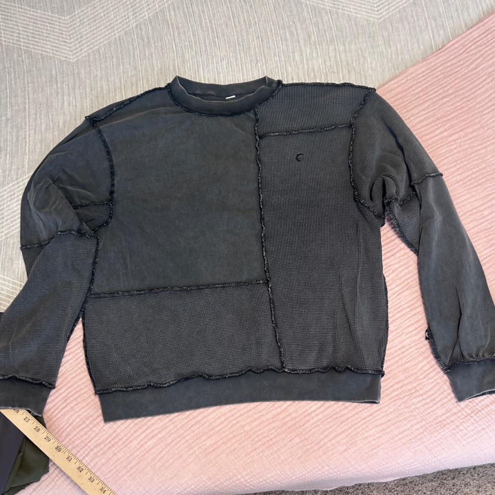 Women’s Gray Zyia Wafgle Sweatshirt. EUC